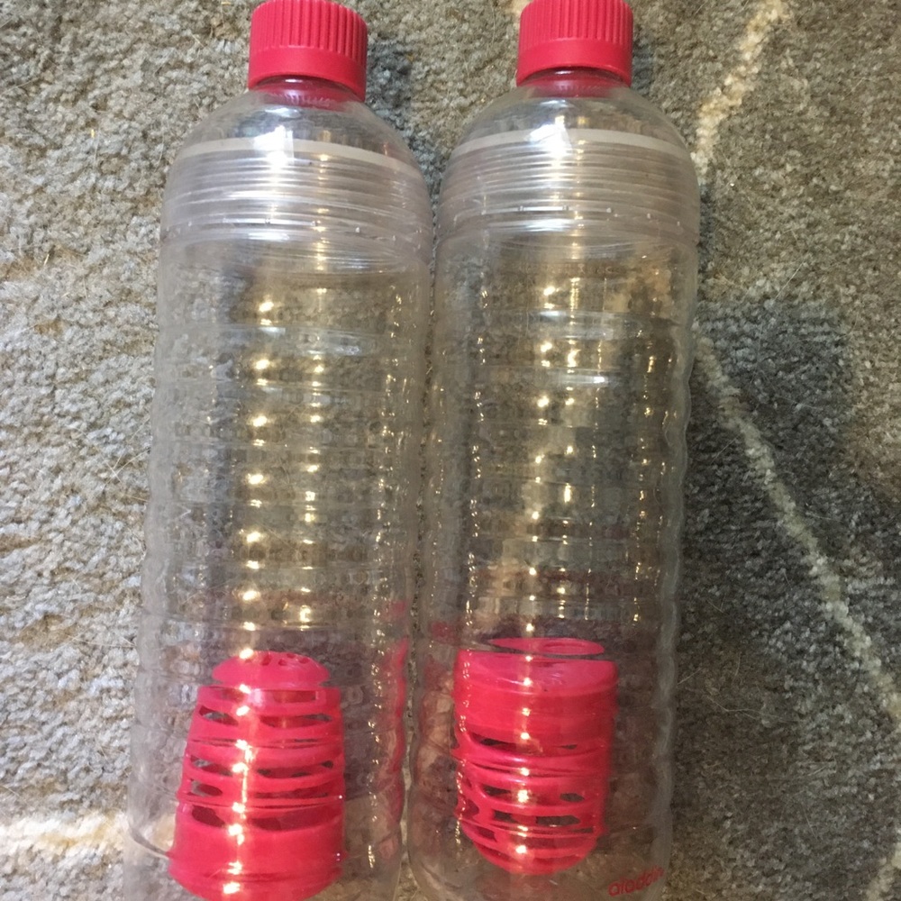❤️ Two 32 oz fruit diffusing bottles